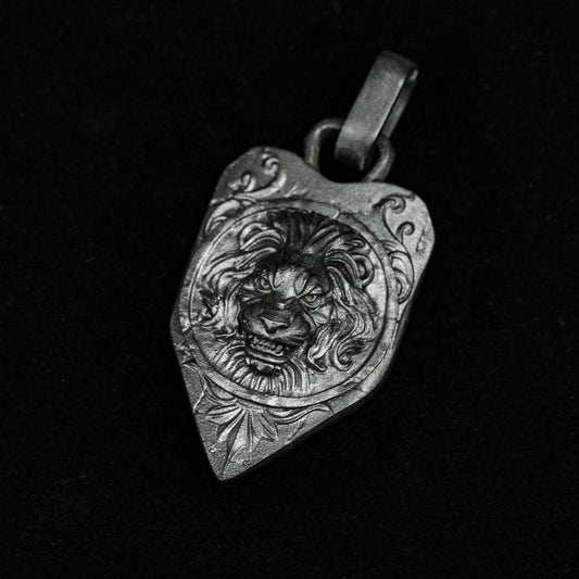 Lion King Pendant Shield-shaped Pendant Brass Tag Heavy Embossed One Beast Animal Hegemony 925 Silver Hegemony Hand-carved Products