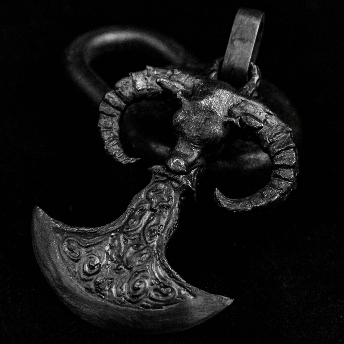 Bull Head Tomahawk Pendant Bull Devil King Horns Animal Original Design Broadsword Simple Unique Personality Jewelry
