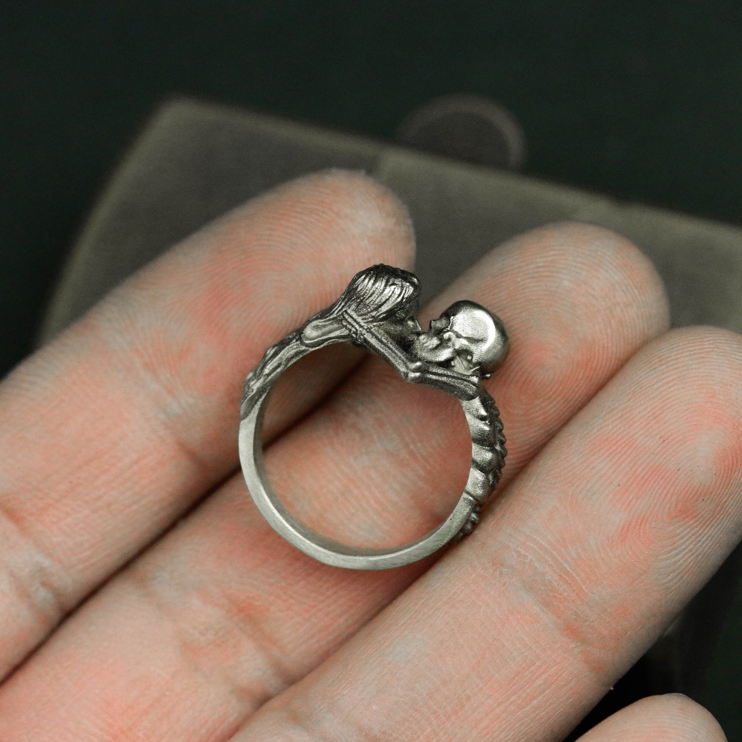 925 silver Kiss of Death Skull Ring, Memento Mori Gothic Ring, Skull Jewelry, Skeleton Ring, Punk Mourning Ring, Halloween Jewelry