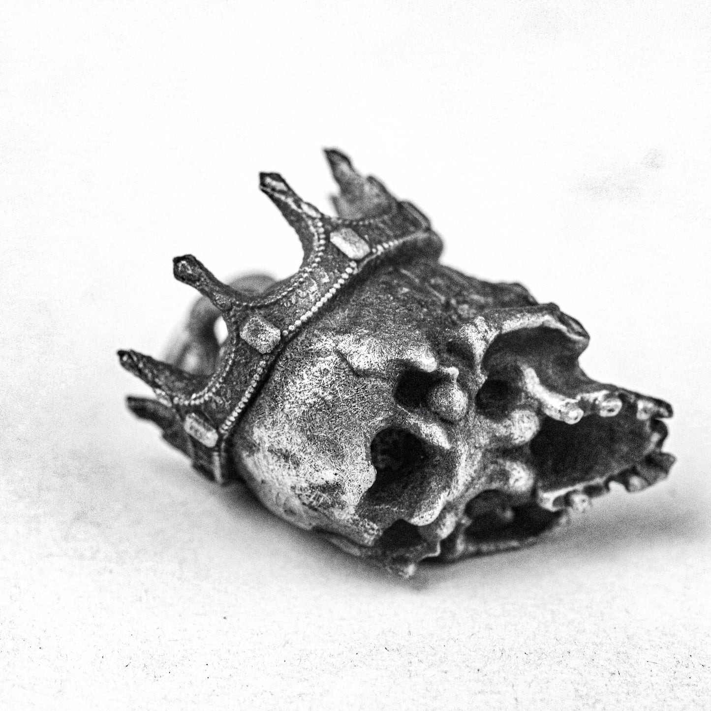 Men's Necklace/Crown Skull Silver Pendant/Premium Supreme Skeleton Wisdom Bone Crushing Gothic Gift - Creative Personalization