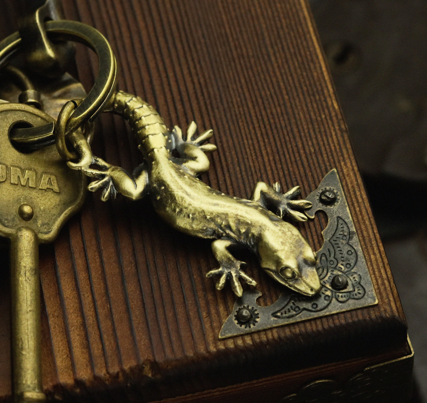 Brass solid gecko keychain, lizard key pendant, daily accessories-handmade jewelry-Craftsmen made