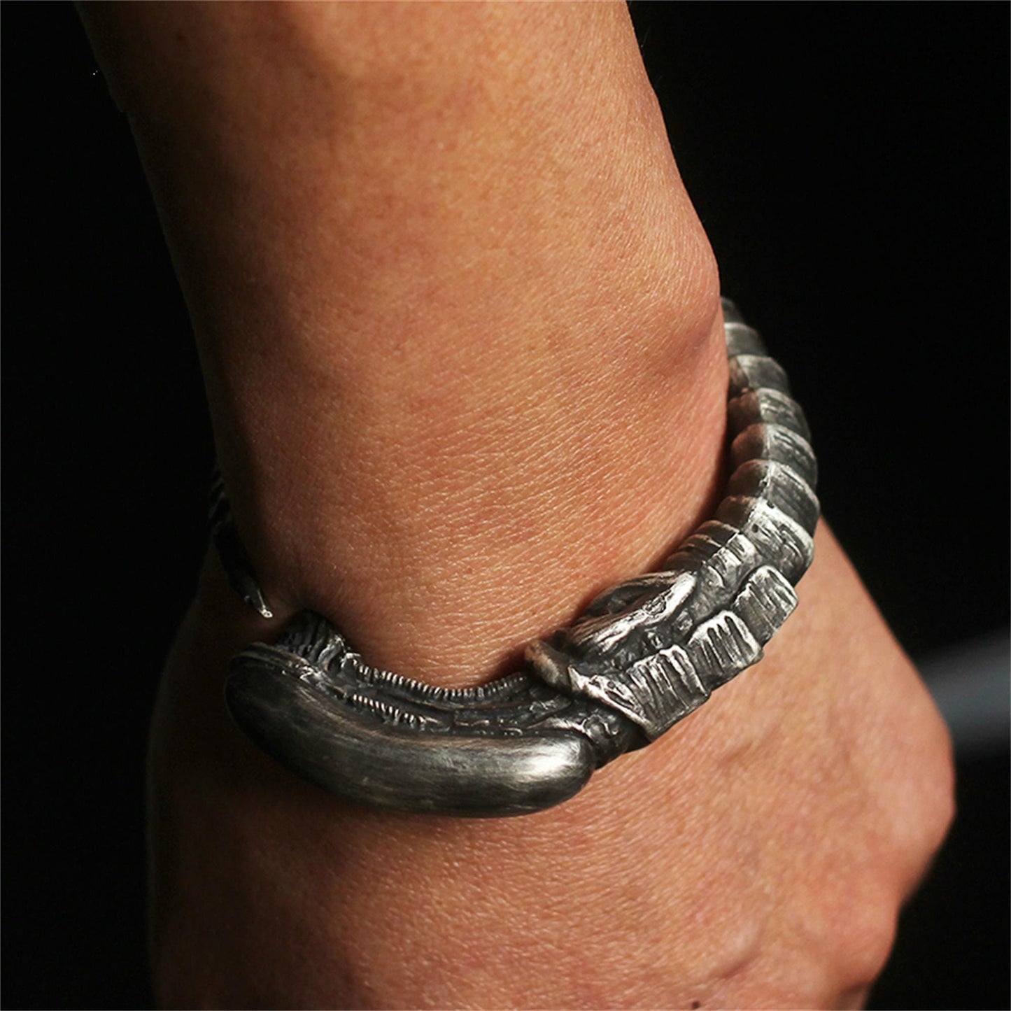 Alien 925 Silver/Brass Bangle, Monster Bracelet Bangles, Alien vs Predator, Personality Gifts for Men and Women-Craftsmanship