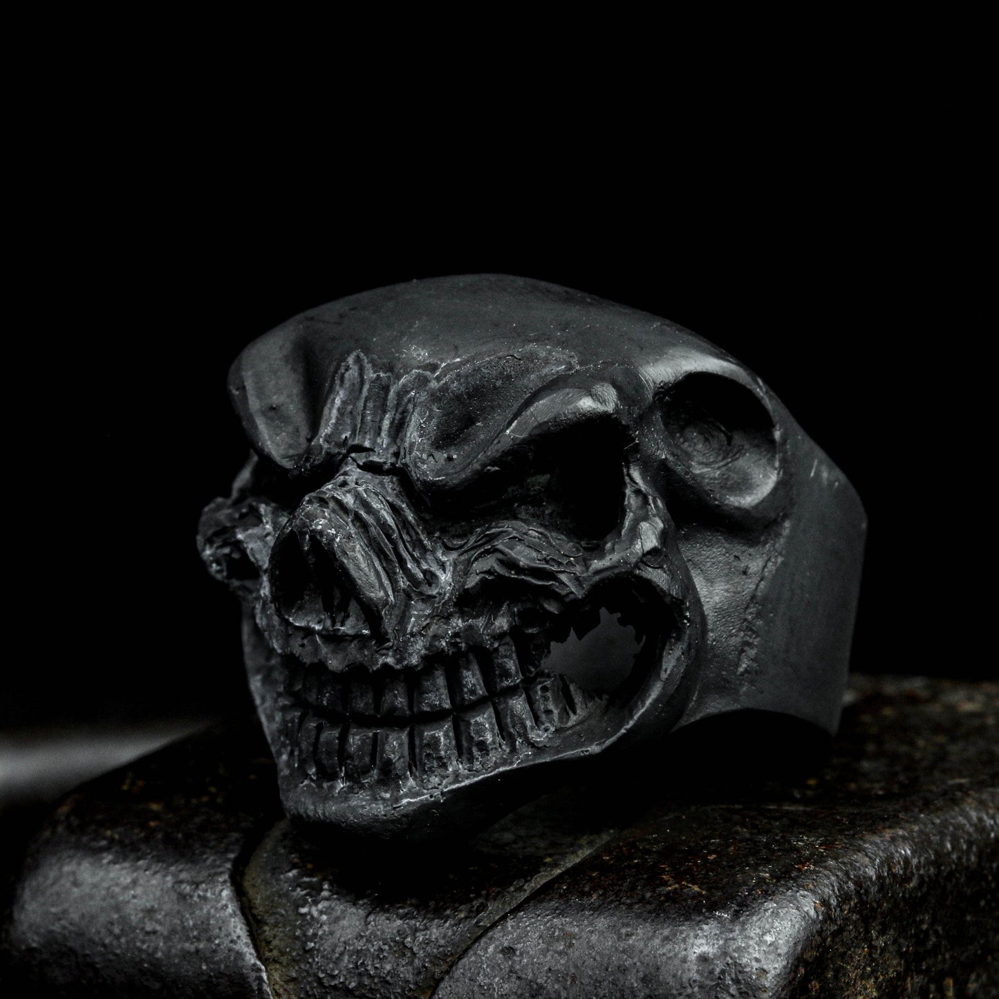 Skull ring, Skull and wreath. Punk rock. Man's ring. A gift for him. A gift for her. Gothic. Men's Ring