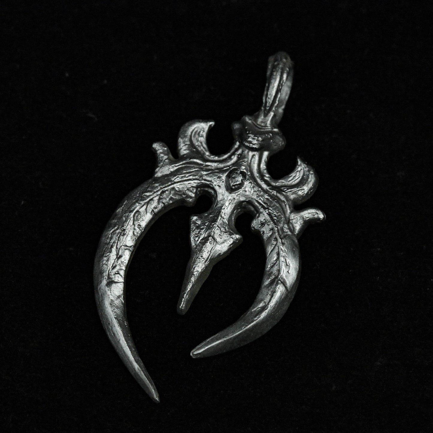 Luna's Armed Halberd Pendant 925 Sterling Silver Vintage Tomahawk Pendant Halberd Knife Chain Blade Ancient Moon Knife