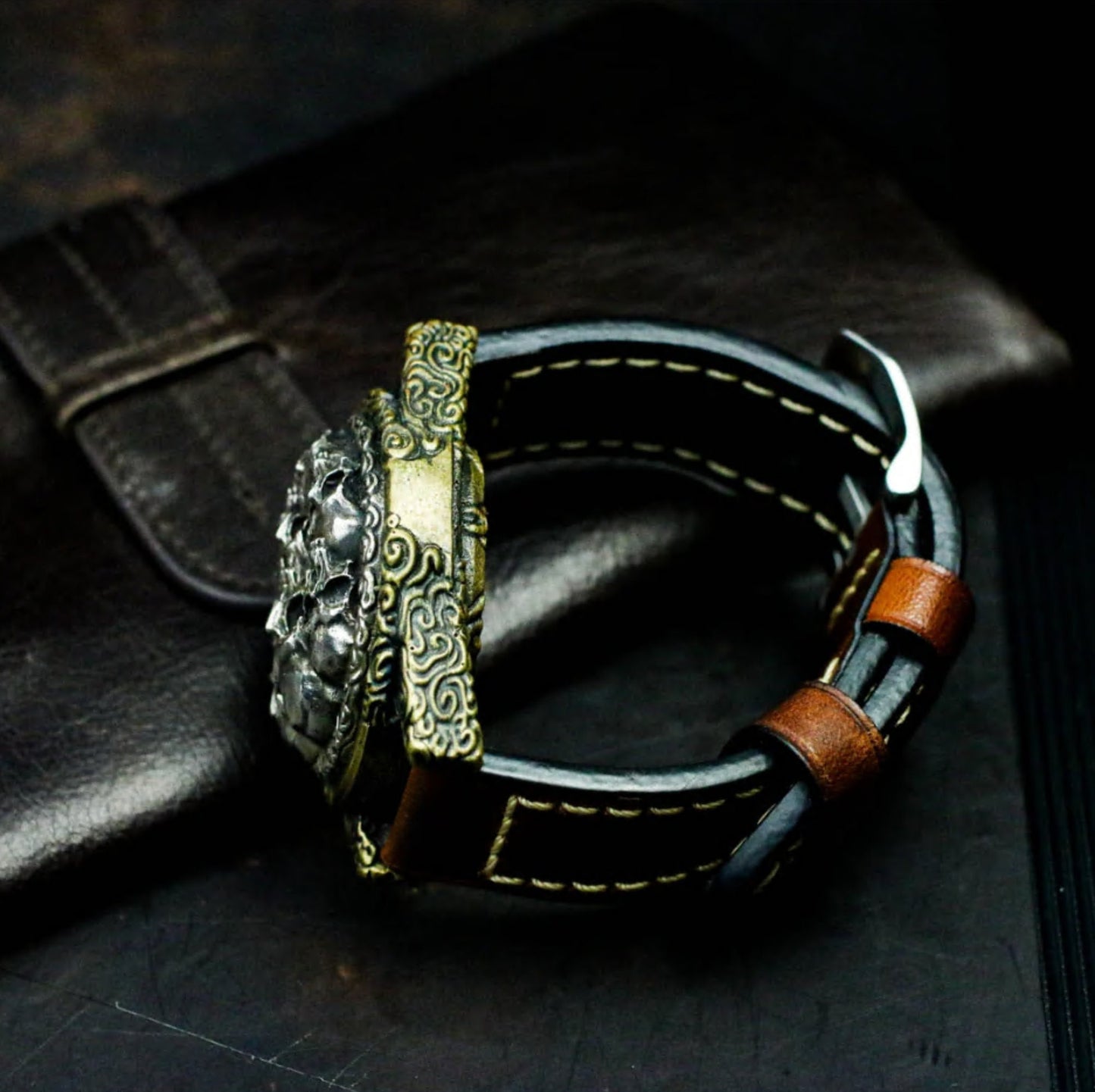 Skull imitation watch accessories, leather silver wrist accessories, brass wrist accessories, leather bracelets, leather bracelets