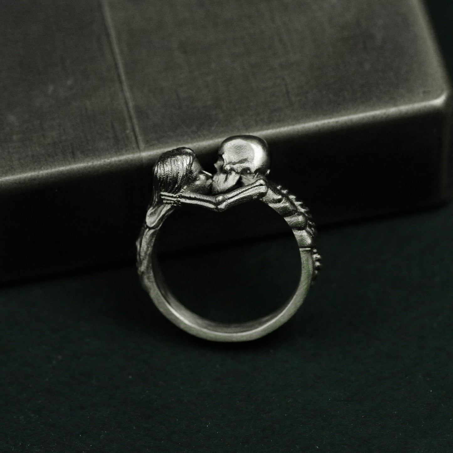 925 silver Kiss of Death Skull Ring, Memento Mori Gothic Ring, Skull Jewelry, Skeleton Ring, Punk Mourning Ring, Halloween Jewelry