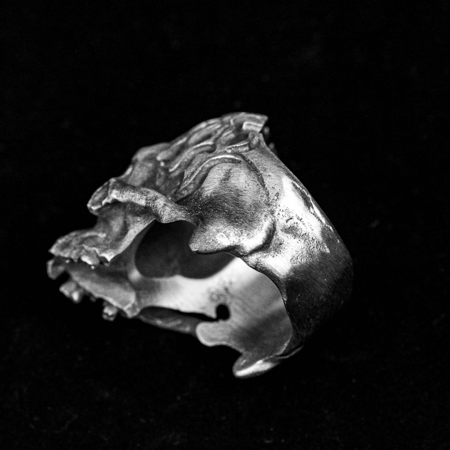 Hollow Ring Skull Brass Ring Mandibleless Silver Ring Tough Guy Hand Carved Simple Teeth Lightweight Silver Debossed Skull Skull