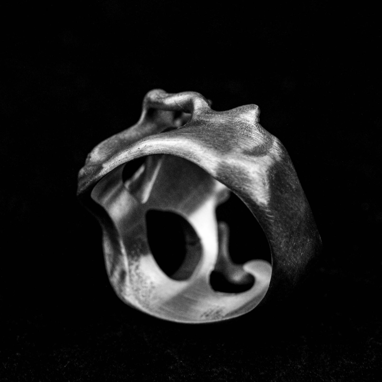 Hollow Ring Vampire Pendant Skull Brass Ring Mandibleless Silver Ring Tough Guy Hand Carved Simple Teeth Lightweight Silver Jewelry