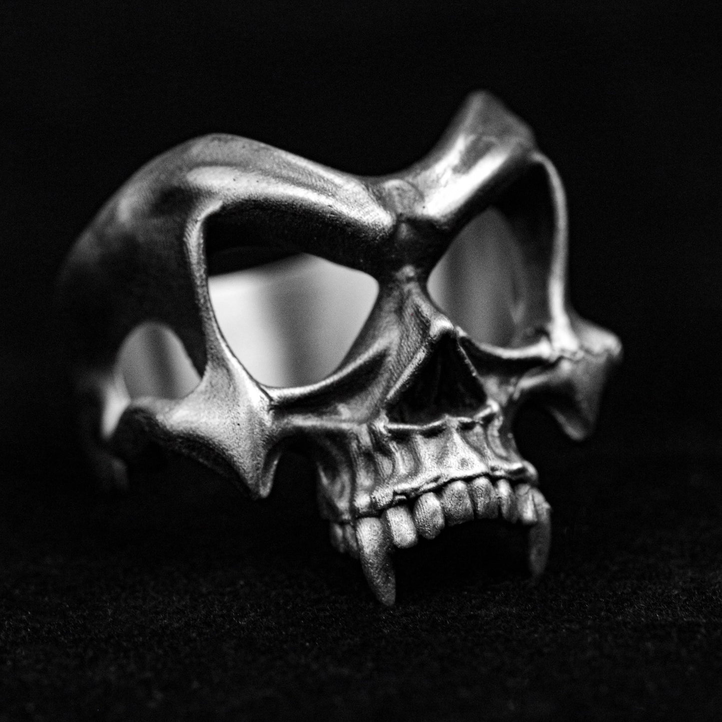 Hollow Ring Vampire Pendant Skull Brass Ring Mandibleless Silver Ring Tough Guy Hand Carved Simple Teeth Lightweight Silver Jewelry