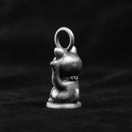 Lucky cat pendants, cat exhibits, creative new products, birthday gifts, lucky necklaces, peace charms, peace pendants.