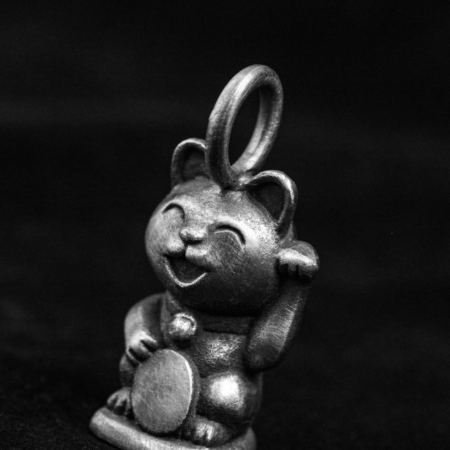 Lucky cat pendants, cat exhibits, creative new products, birthday gifts, lucky necklaces, peace charms, peace pendants.