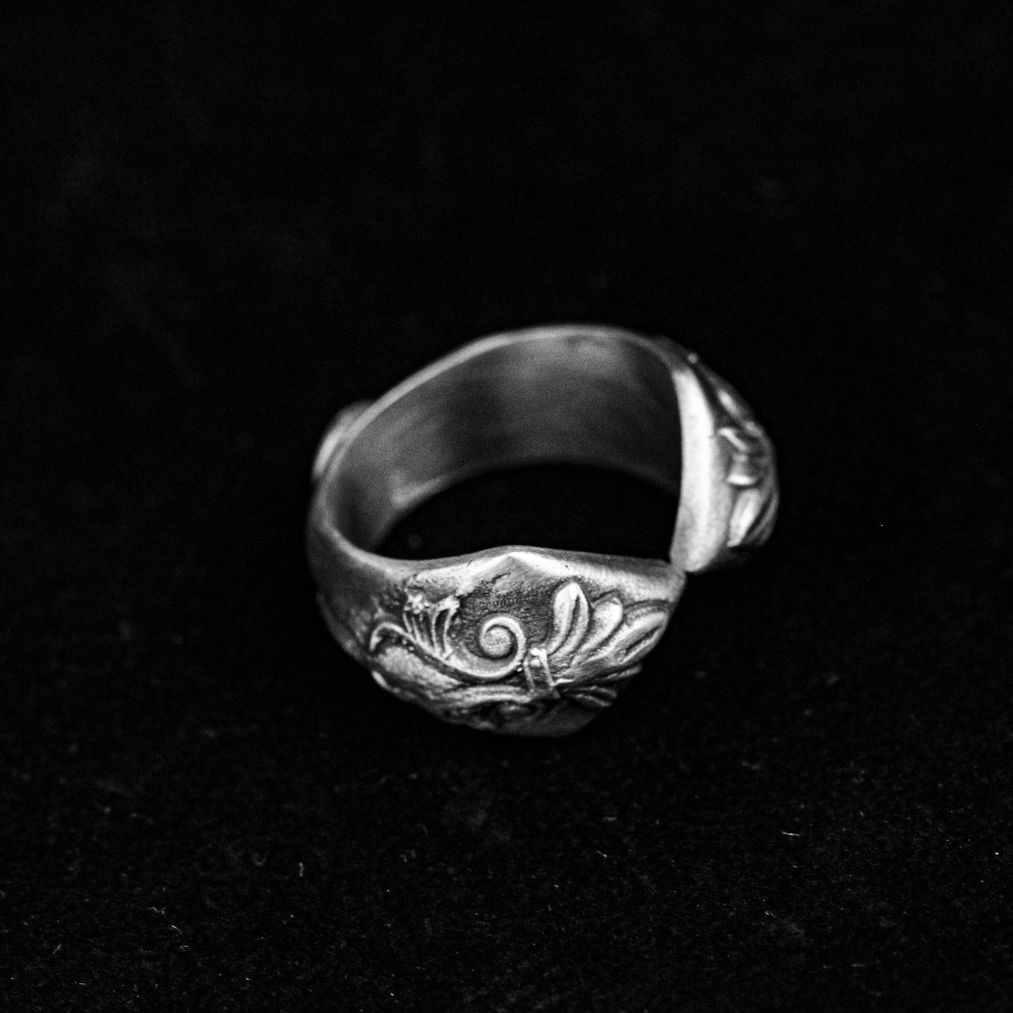 Open silver ring, gothic ring, iris ring, flower open brass ring, European and American style, textured ring