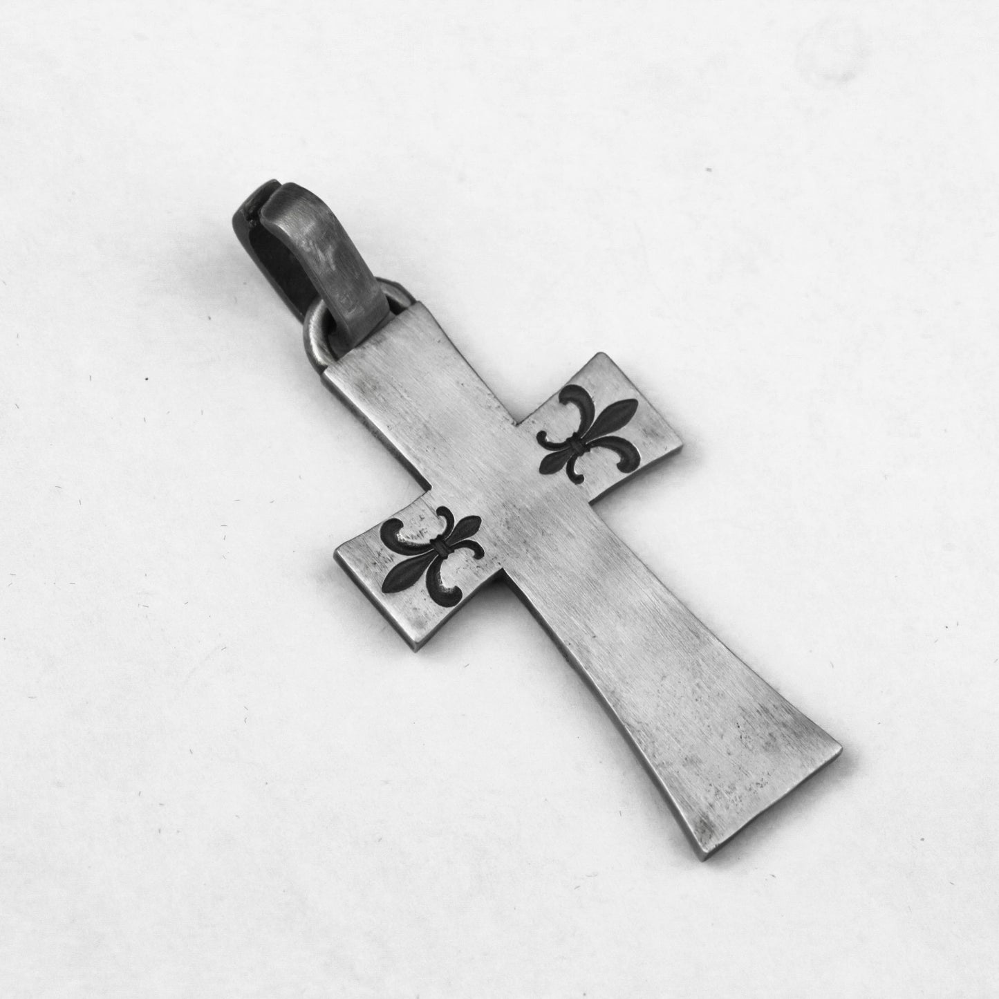 925 Silver Gothic Iris Cross Pendant，European Palace Carved Cross Necklace Brass Craftsman Making Jewelry