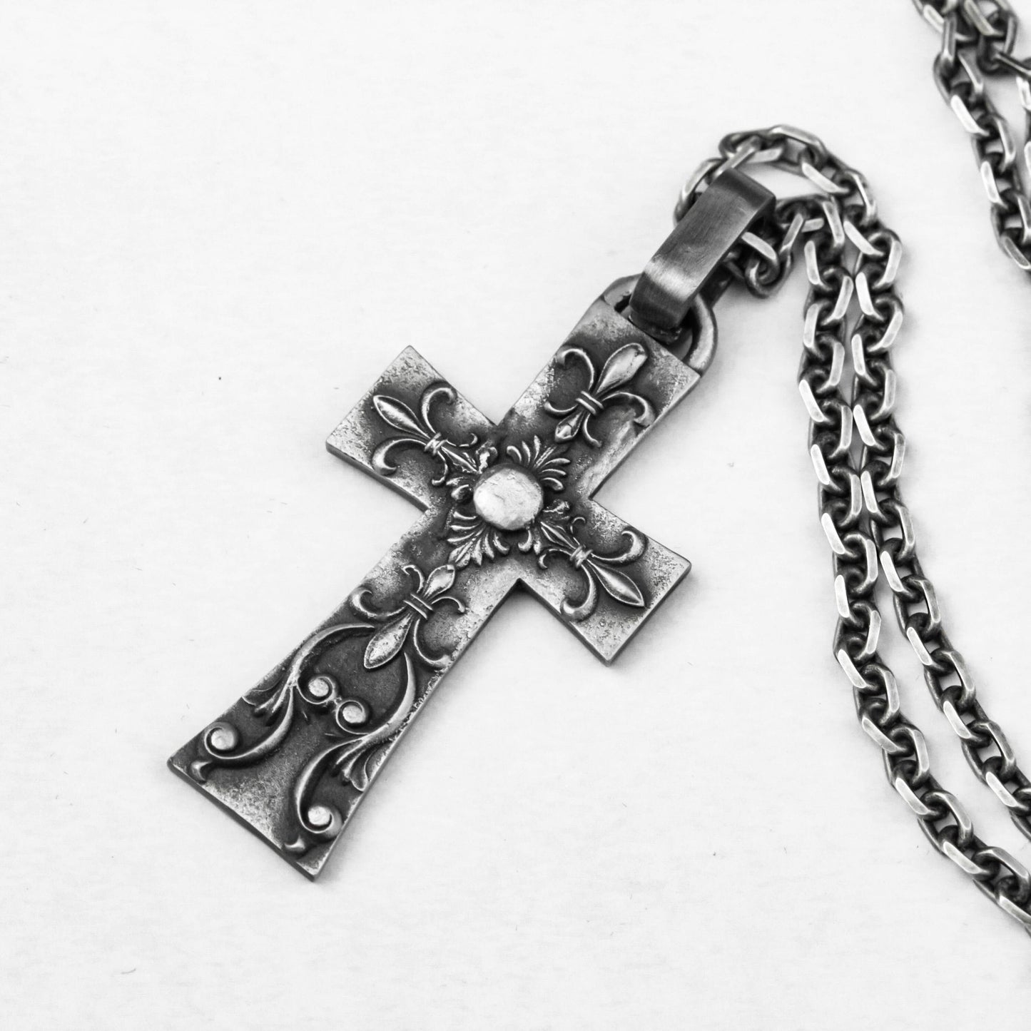 925 Silver Gothic Iris Cross Pendant，European Palace Carved Cross Necklace Brass Craftsman Making Jewelry