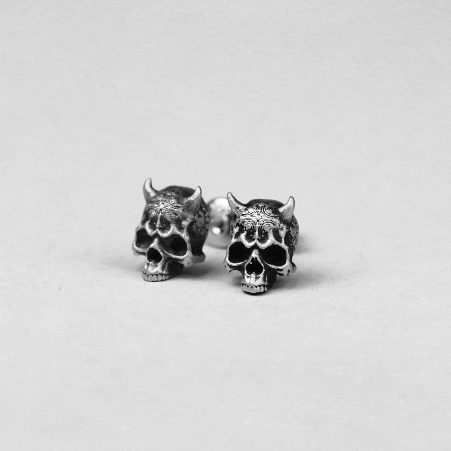 A pair Gothic skull 925 silver earrings, devil skull silver earrings, personalized undead decoration silver jewelry gift earrings