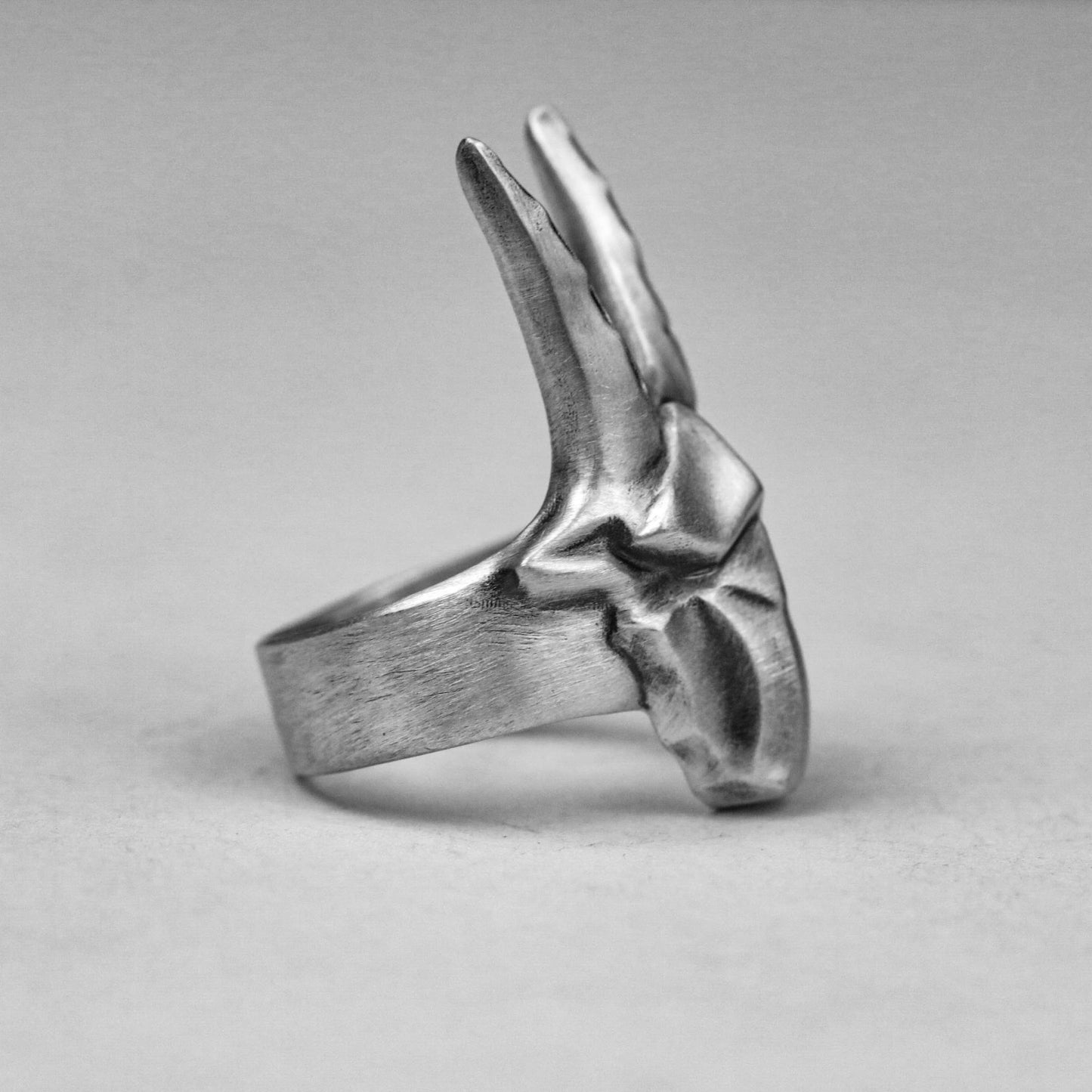 Geometric Goat Head Ring - Ram Horn Skull Jewelry - Plain Silver Sheep Ring - Handmade Abstract Angled Sheep Head Gift - Retro Sheep Jewelry