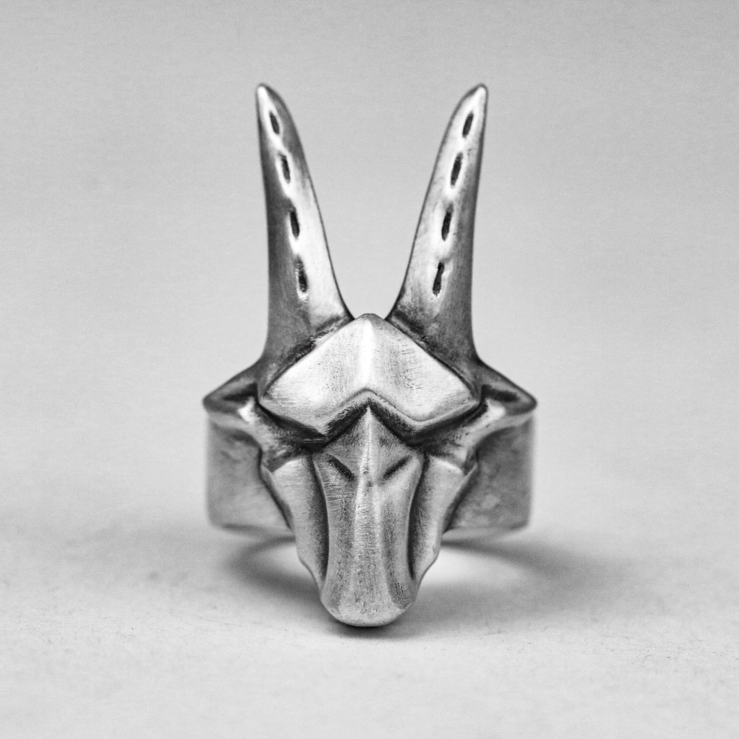 Geometric Goat Head Ring - Ram Horn Skull Jewelry - Plain Silver Sheep Ring - Handmade Abstract Angled Sheep Head Gift - Retro Sheep Jewelry